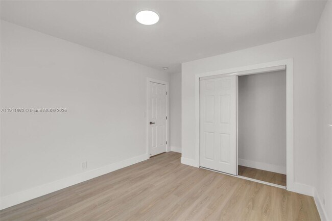 Building Photo - 3920 Hayes St