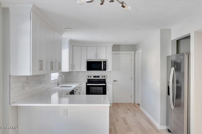 Building Photo - 257 W Circular St