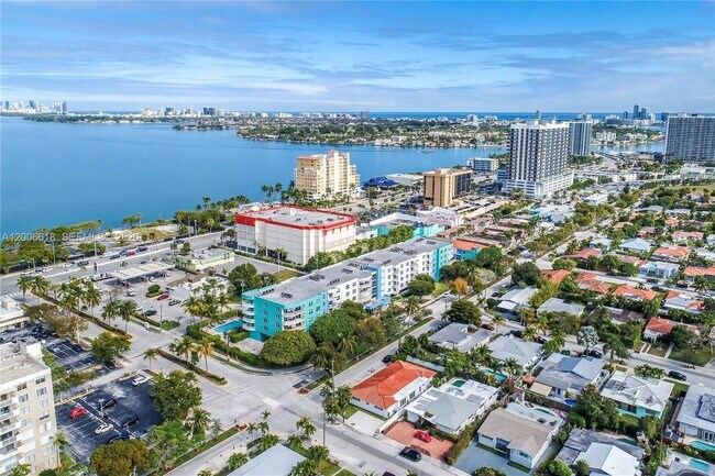 Building Photo - 1555 N Treasure Dr