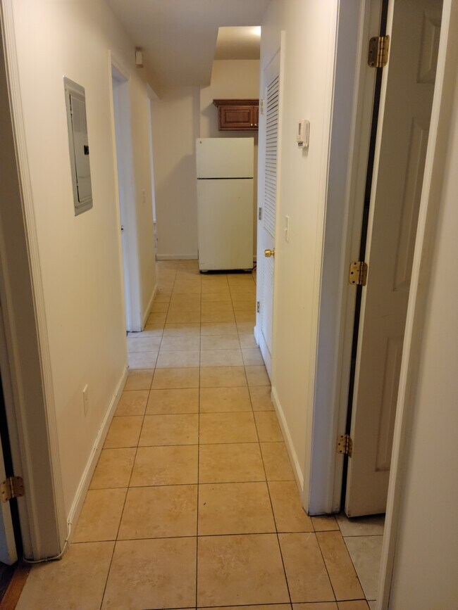 Building Photo - 102 11th Ave W