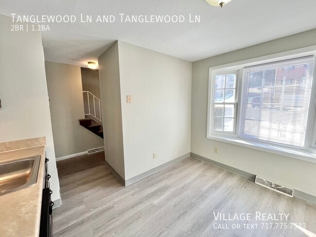 Building Photo - 442 Tanglewood Ln