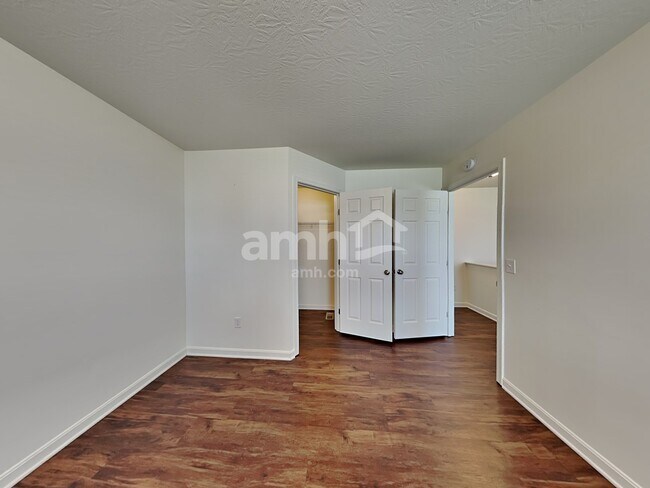 Building Photo - 6718 Waverly Park