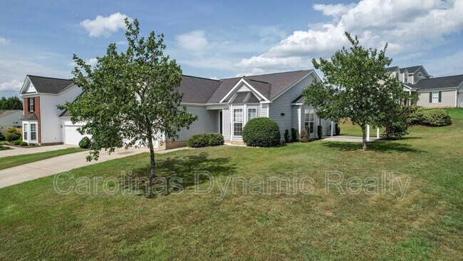 Building Photo - 120 Lantana Dr