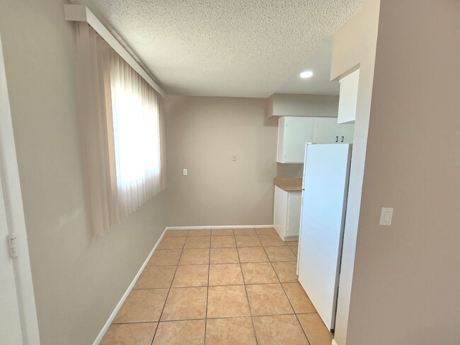 Building Photo - Great Location! Remodeled 1 bed 1 bath