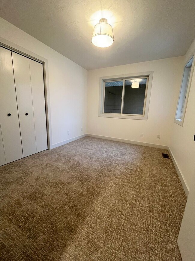 Building Photo - 3 Bed/3 Bath Twinhome in Brandon, SD!
