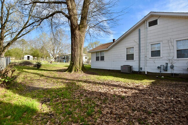 Building Photo - 1623 Texas St