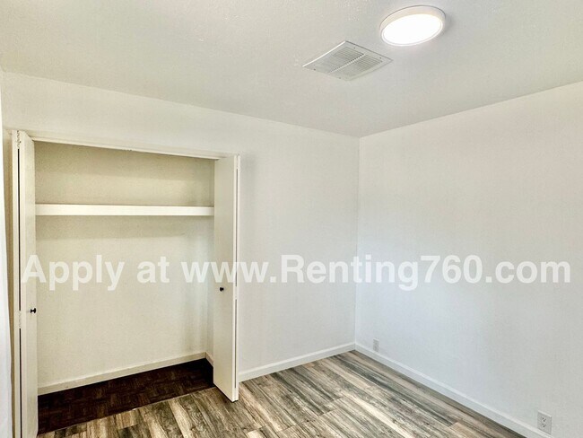 Building Photo - Stylish 3-Bedroom Home with Fenced Yard, S...