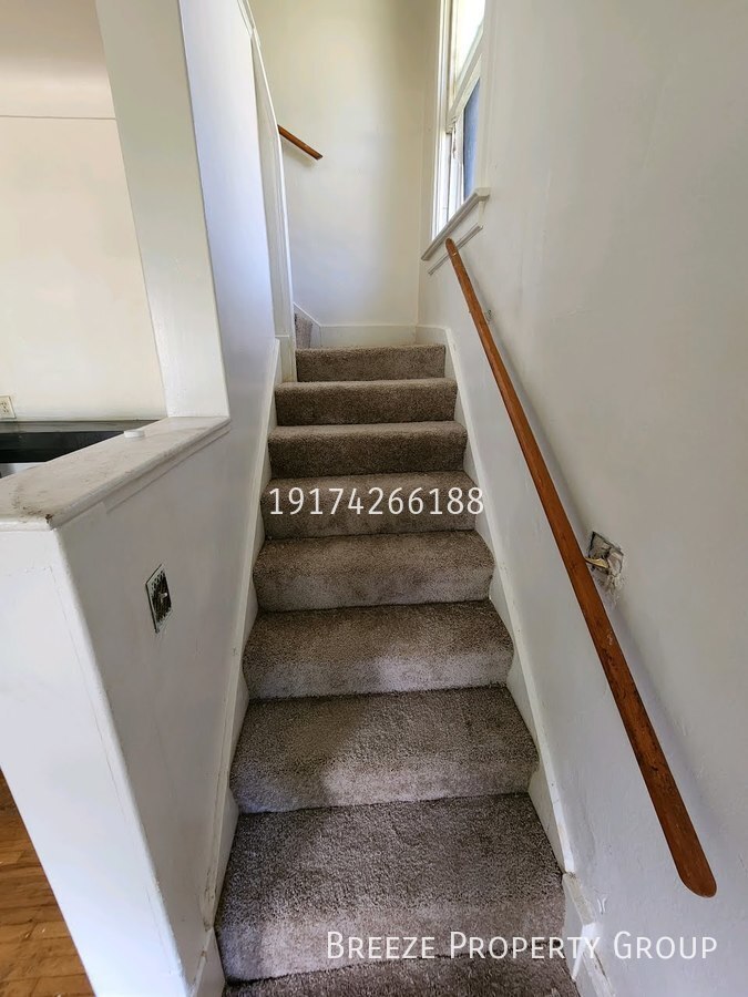 Building Photo - 713 Orchard St