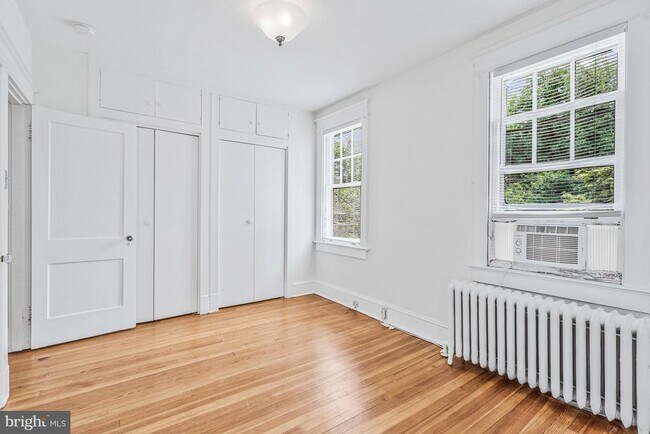 Building Photo - 4231 Jenifer St NW