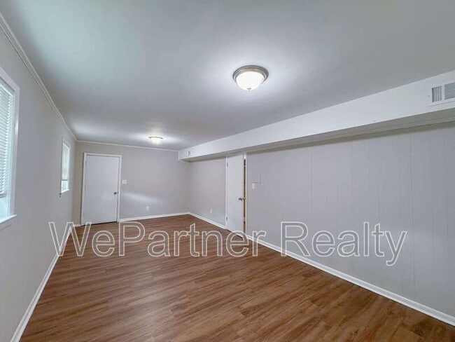 Building Photo - 2223 Shamrock Dr