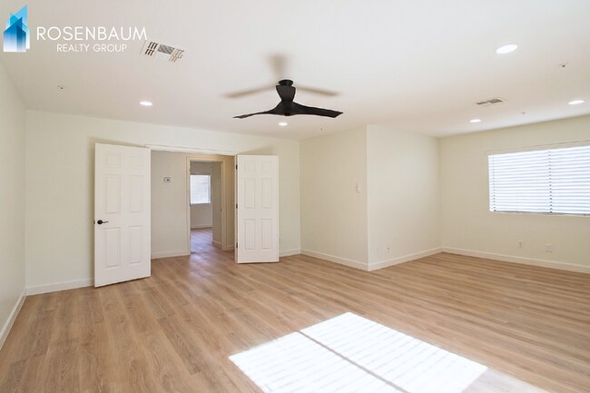 Building Photo - Stunning 2-beds, 2-baths Desert Retreat  in the highly desirable North Scottsdale area!