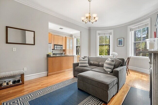 Building Photo - "Charming 2-Bed Oasis in the Heart of Boston's South End – Spacious 765 Sq Ft!"