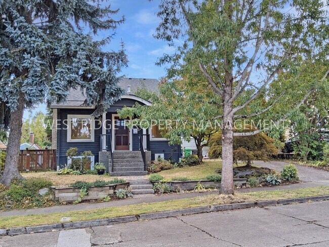 Building Photo - 1740 SE Lambert St