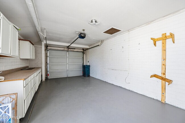 Building Photo - 12422 N Cherry Hills Dr E
