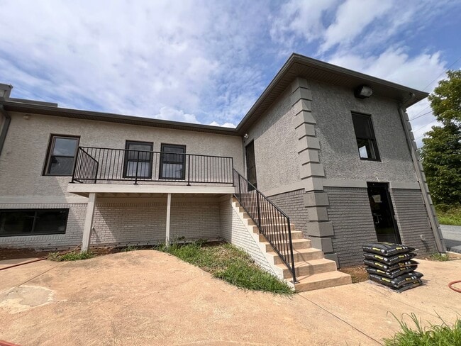 Building Photo - Brand New 3 bedroom Apartment ready for im...