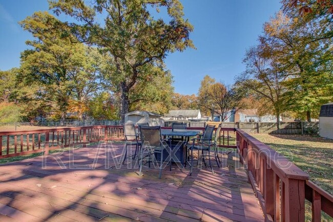 Building Photo - 200 Cynthia Dr