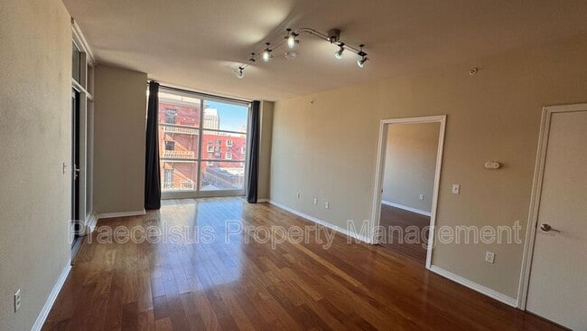 Building Photo - 530 K St