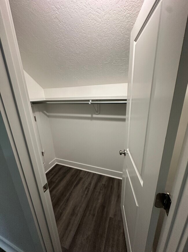 Building Photo - 1713 Bilbo St