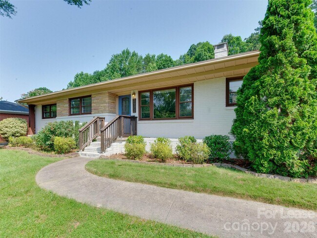 Building Photo - 3921 Sheffield Dr