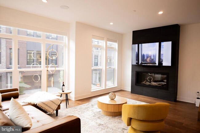 Building Photo - 5343 Zenith Overlook