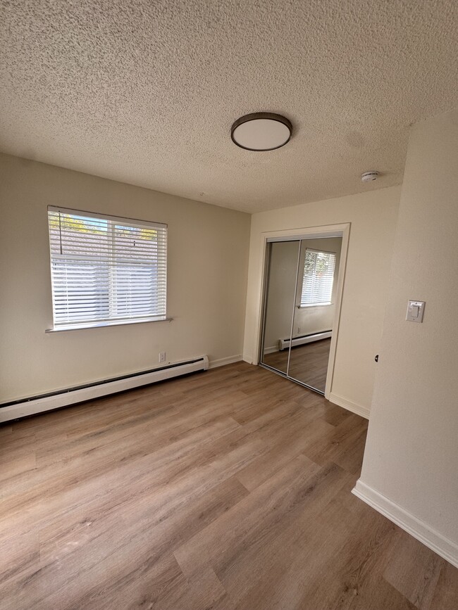 Building Photo - 736 Bennett Ave