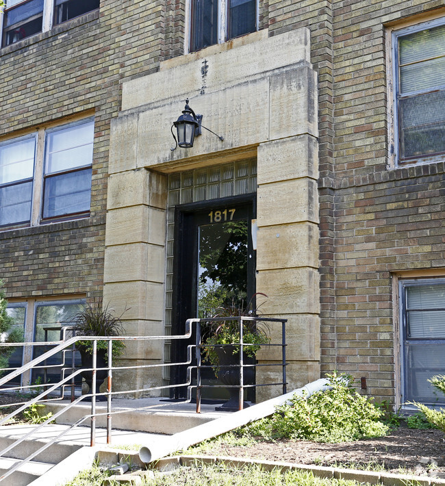 Building Photo - Ford Parkway Apartments