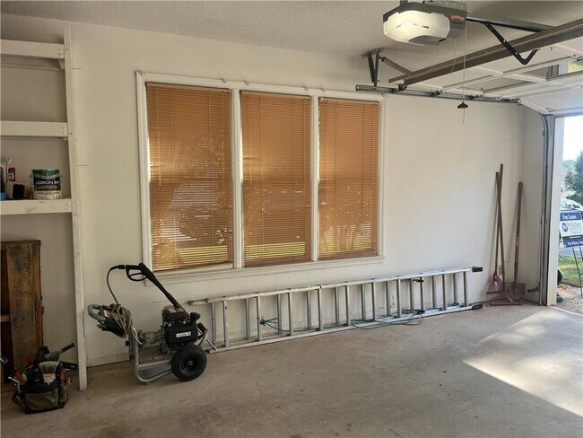 Building Photo - 972 Bridgegate Dr NE