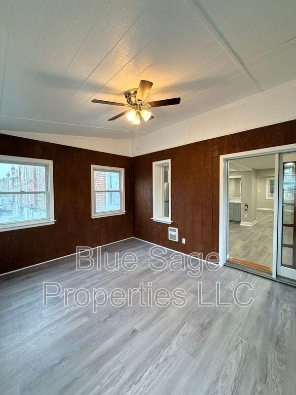 Building Photo - 402 Rively Ave