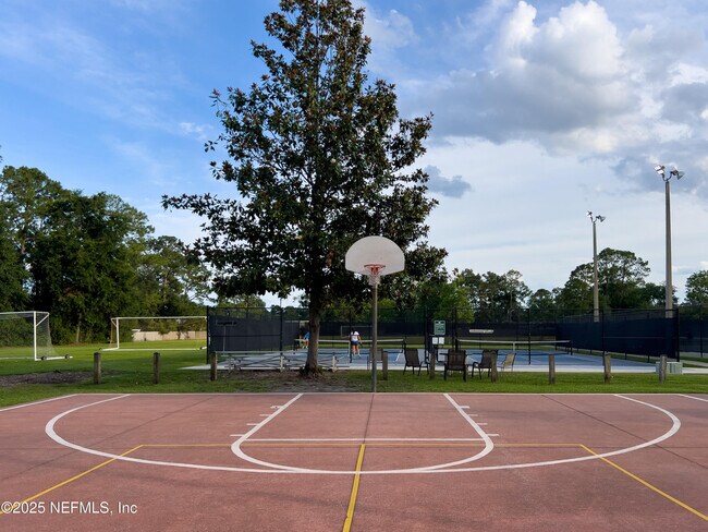 Building Photo - 1704 Tall Tree Dr E