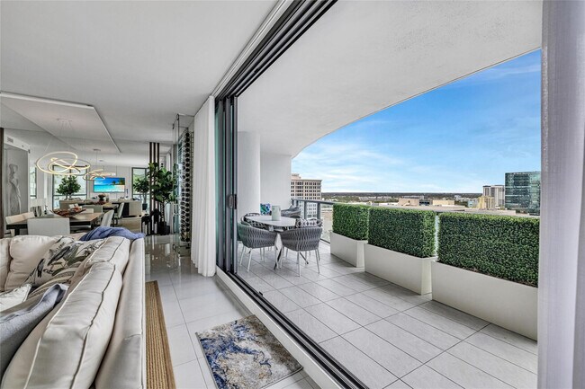 Building Photo - 100 E Las Olas Blvd