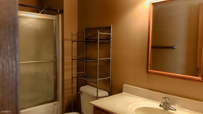 Building Photo - 2 br, 1 bath Condo - 2710 10th St 2710 Nor...