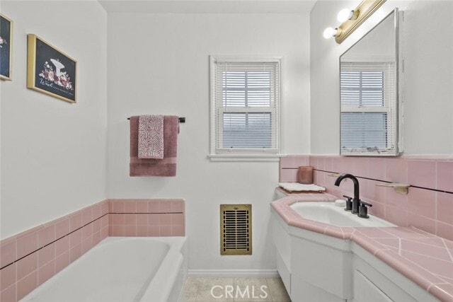 Building Photo - 14423 Sayre St