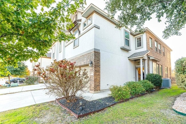 Building Photo - 2212 Dillon Pond Ln