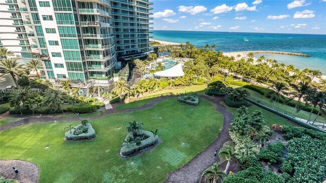 Building Photo - 10275 Collins Ave