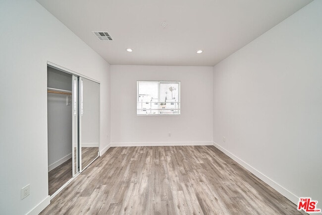 Building Photo - 603 W 41st Pl