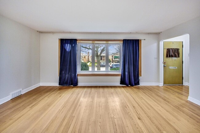 Building Photo - 6210 N Harding Ave