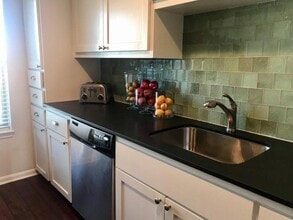 Building Photo - 845 Augusta Dr