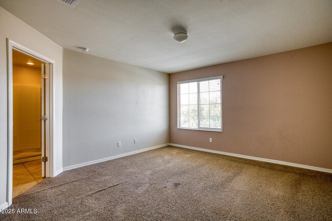 Building Photo - 24633 W Sheraton Ln