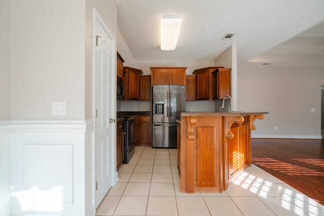 Building Photo - 59 Forest St NE