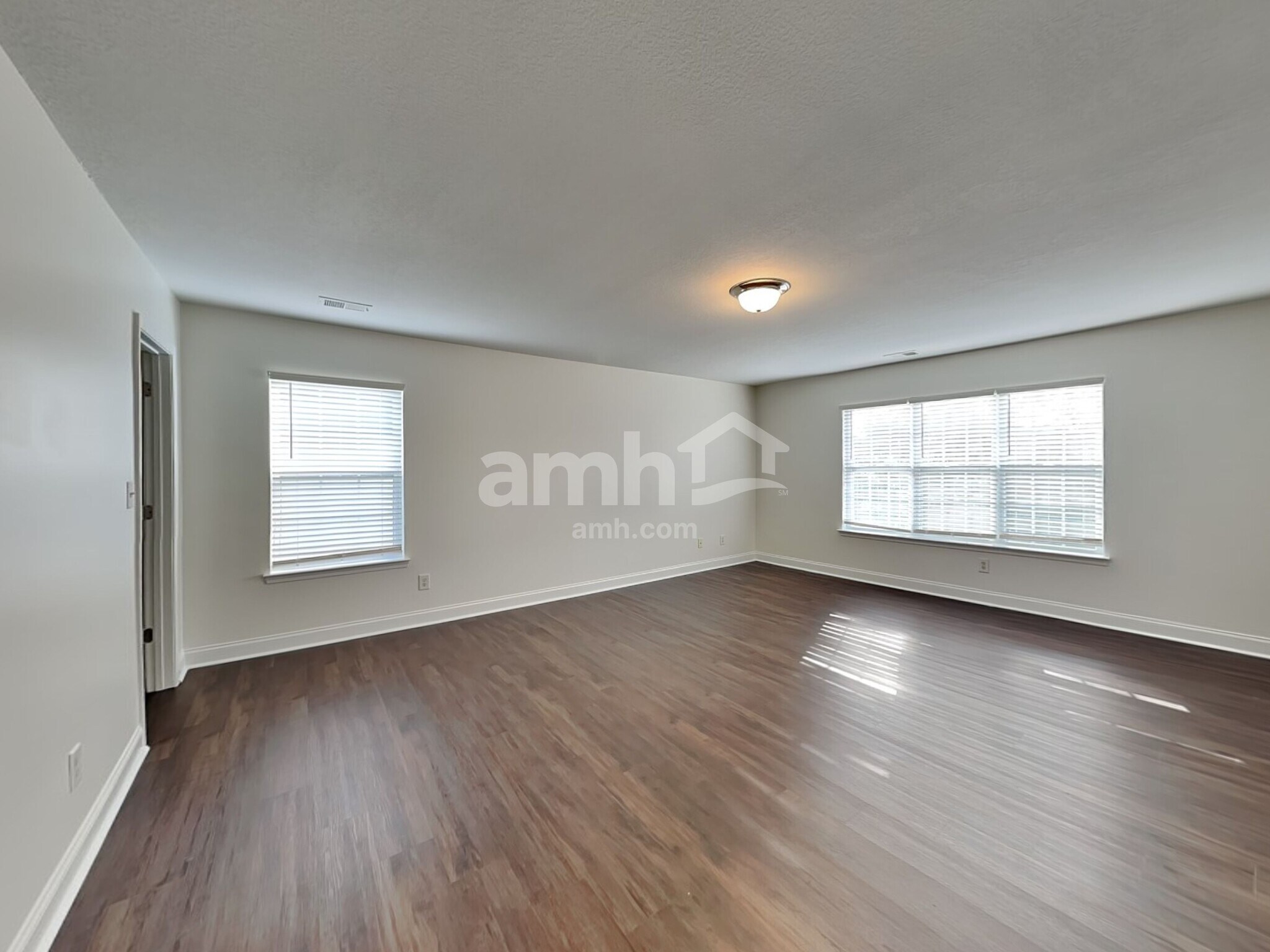 Building Photo - 1684 Woods Ln