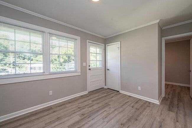 Building Photo - 184 Mill St