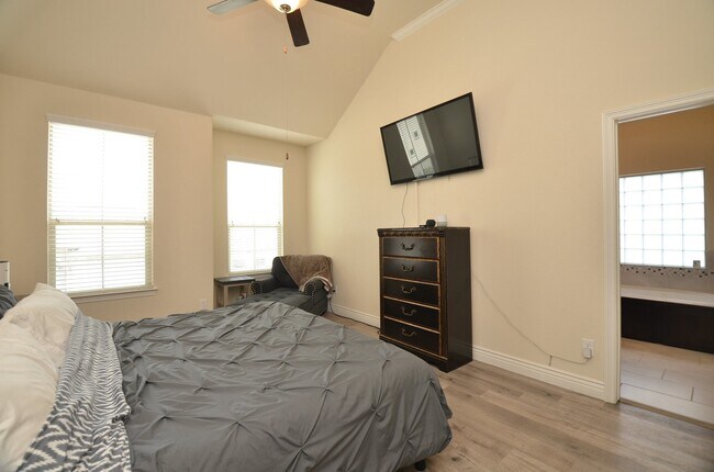 Building Photo - 10709 Madden Oaks Pl