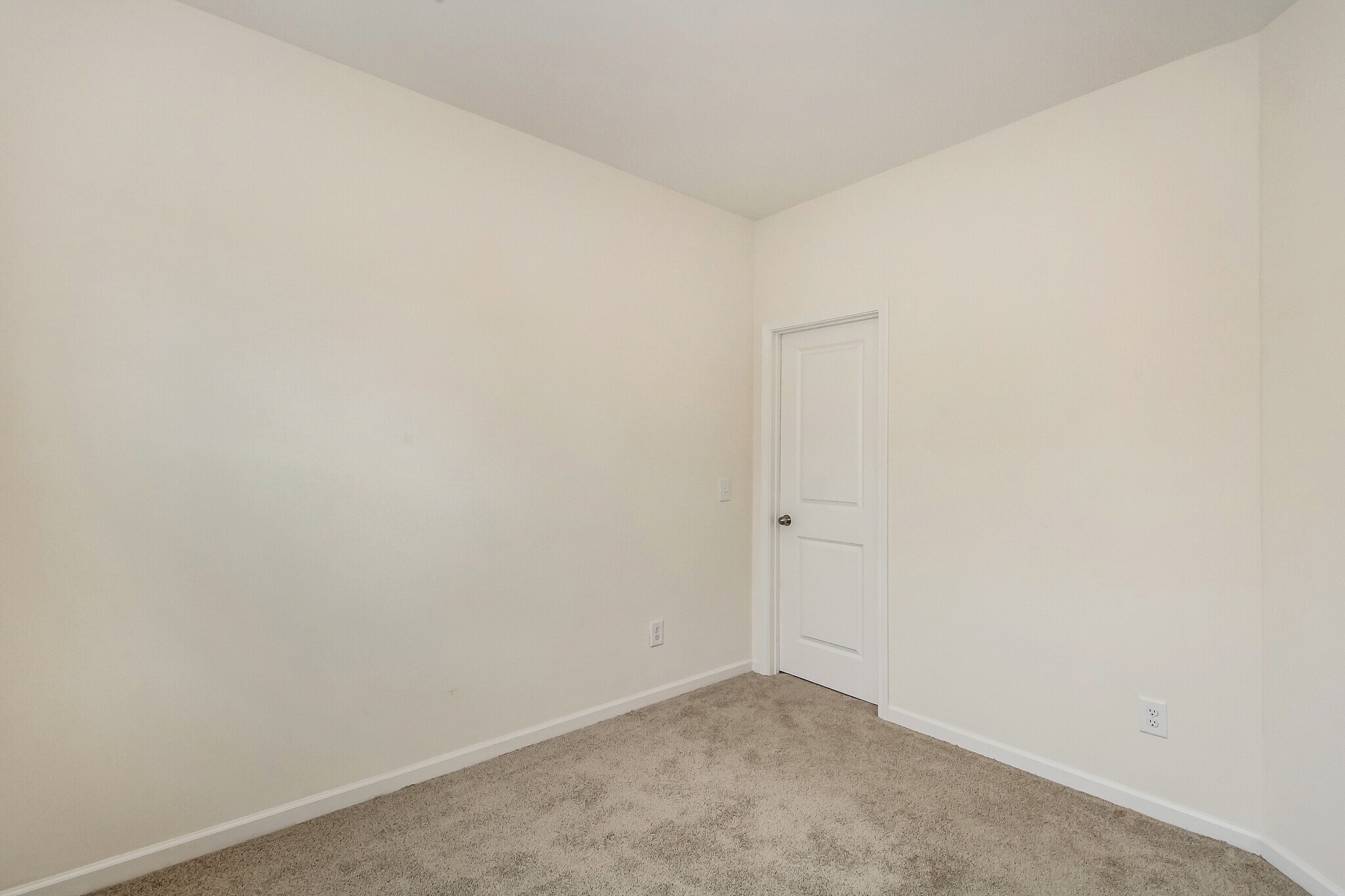 Building Photo - 1533 King St