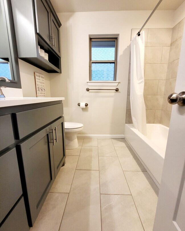 Building Photo - You Could Call This Beautiful 4-Bed, 2-Bat...