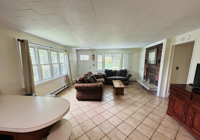 Building Photo - 64 Hemlock Ave