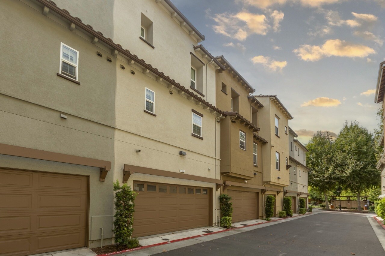 Building Photo - 44 Muller Pl