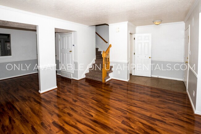 Building Photo - 1057 S 810 E