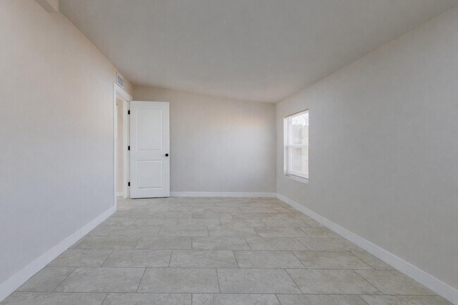 Building Photo - 306 Westmoreland Dr