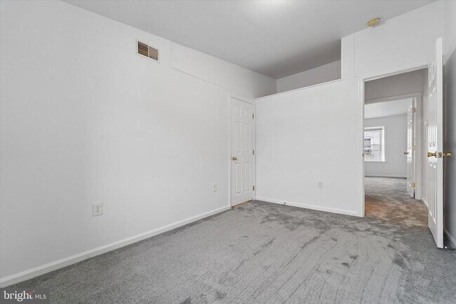 Building Photo - 3452 Sunnyside Ave