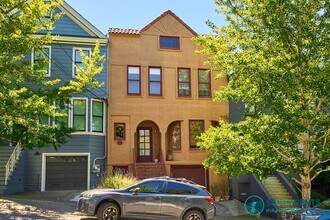 Building Photo - Castro/Eureka Valley: Top Floor Flat w/ in-unit W/D & Shared Yard